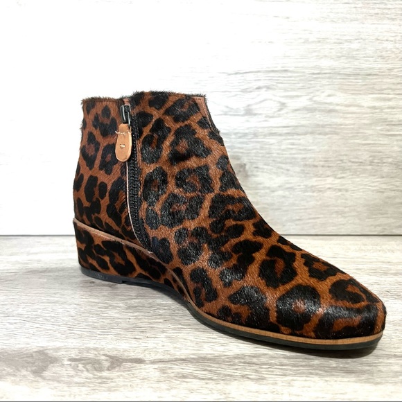 NWT Kenneth Cole Gentle Souls Ella Leopard Print Calf Hair Wedge Bootie - Sz 6.5 - Picture 5 of 16